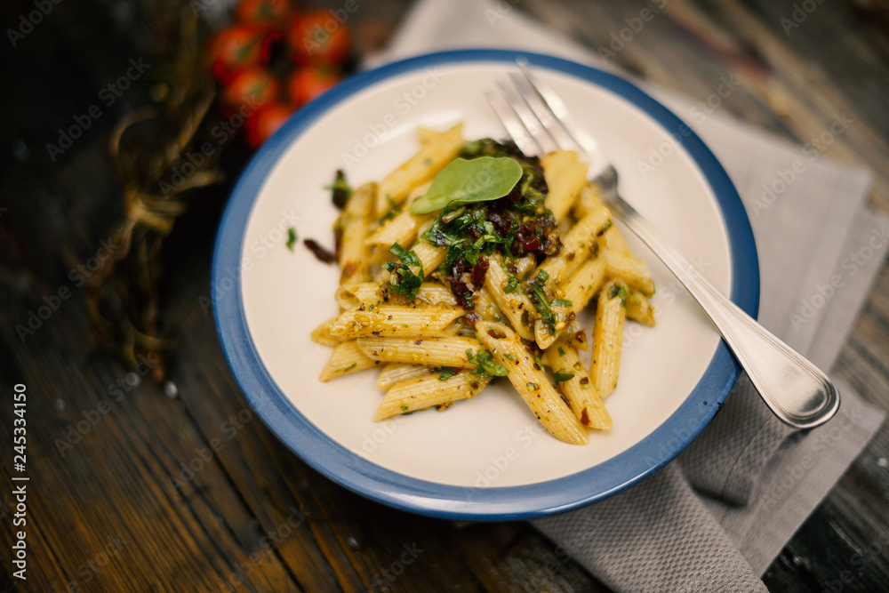 penne e pomodori secchi