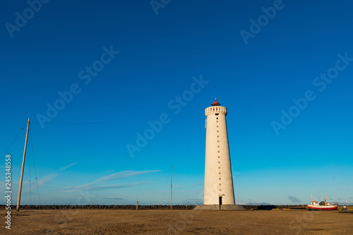 Leuchtturm an der Küste Islands