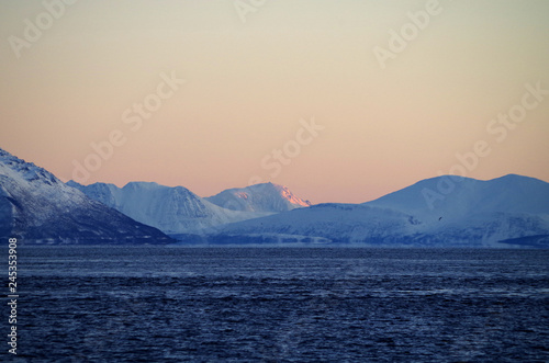 Berglandschaft beim Sonnenuntergang auf Tromsø, Norwegen