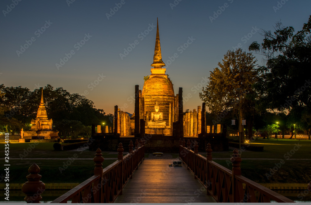 Naklejka premium Sunset in Sukhothai historical park, Thailand, UNESCO