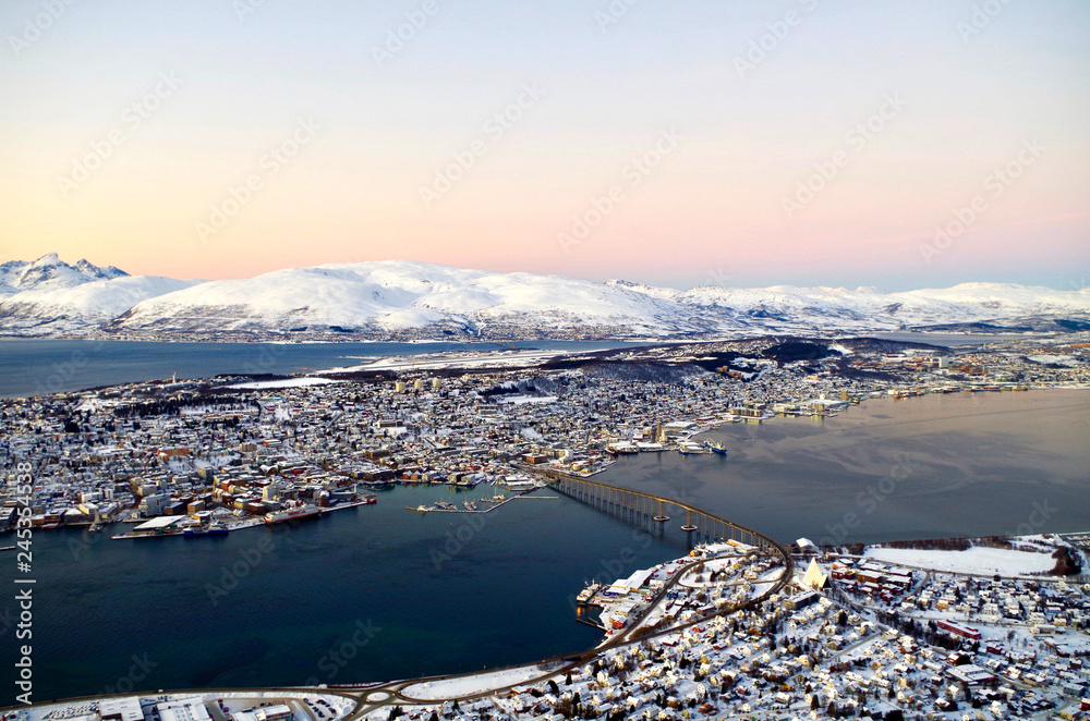 Blick auf die Stadt Tromsø, Norwegen vom Fjellheisen Berg aus