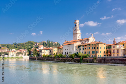 Panoramica sul fiume a Verona