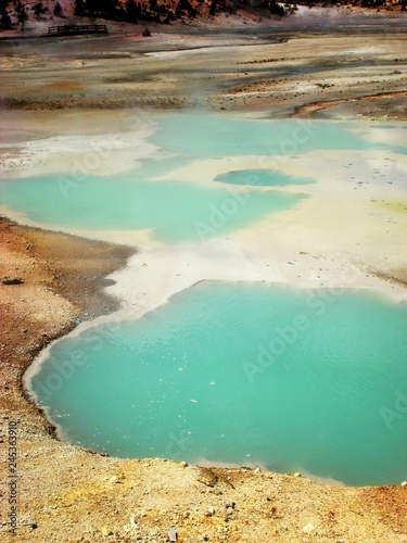 Beautiful cristalline water of Yellowstone / Magnifique eau bleue cristalline du Yellowstone 