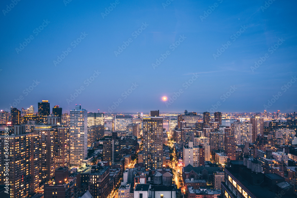 Fototapeta premium New York districts in the evening