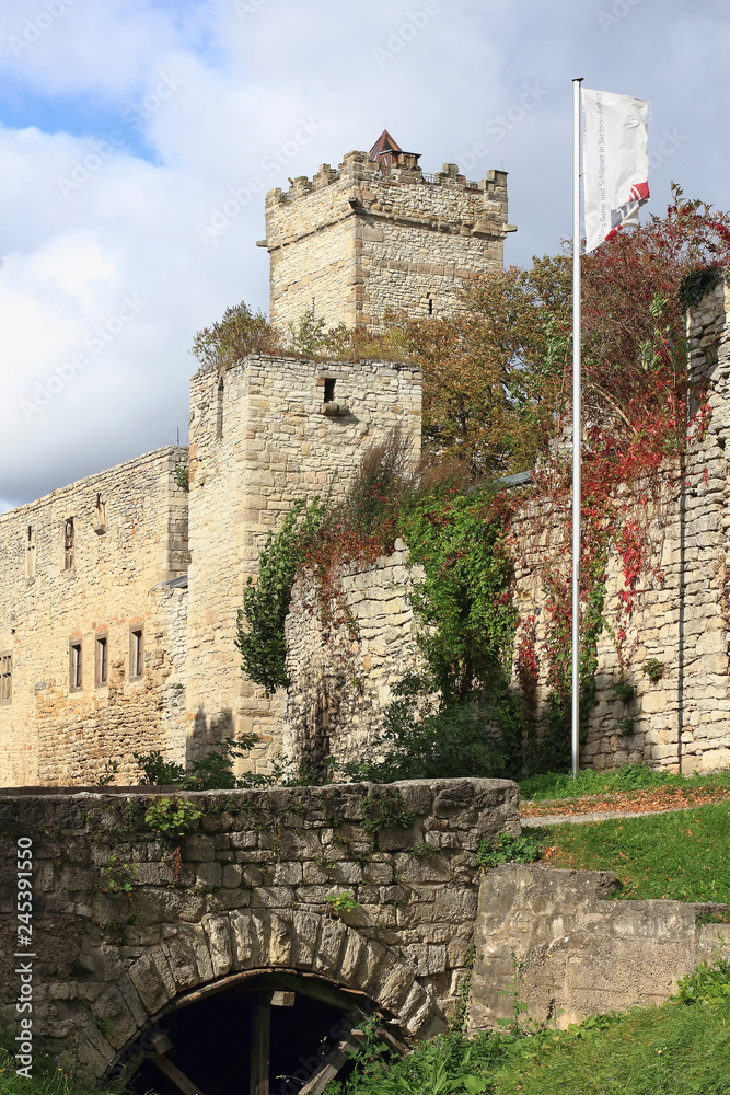 Obraz premium Fortified tower and moat of the Eckartsburg castle