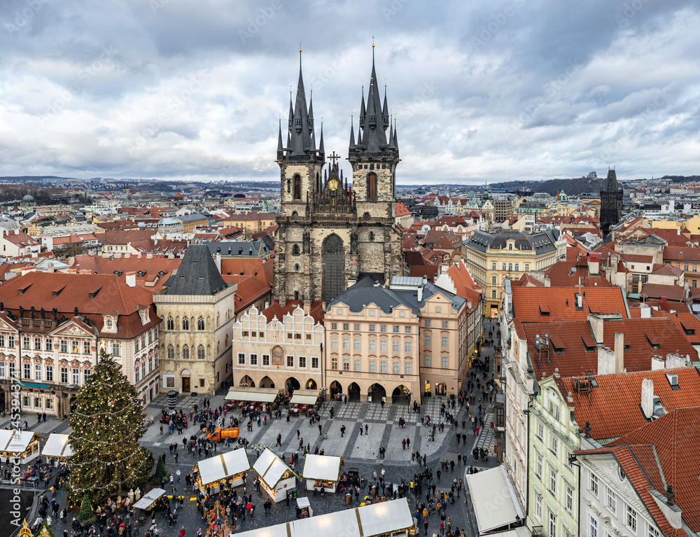 Obraz premium Tyn Church on Old Town Square (Cathedral of Our Lady before Tyn) for Christmas. Prague, Czech Republic