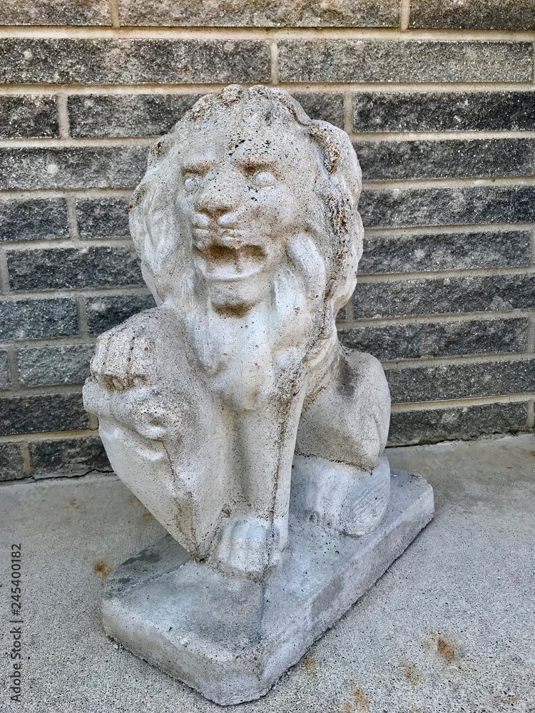 Foto de Lion Concrete Statue Sculpture as a Guardian of the Garden and Home Entryway do Stock