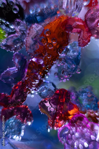 Kolorowe bąbelki z kolorowymi koralikami makro