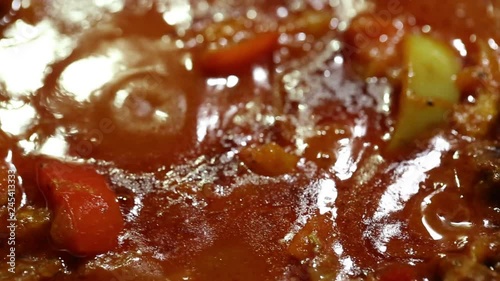 cooking on the basis of many ingredients by stewing or roasting