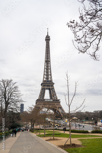 Fototapeta Naklejka Na Ścianę i Meble -  View at Eiffel Tower in Winter, Paris, France