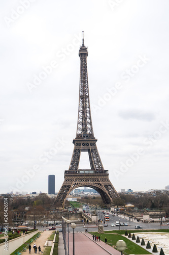 Fototapeta Naklejka Na Ścianę i Meble -  View at Eiffel Tower in Winter, Paris, France