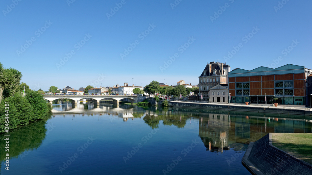 La Charente à Jarnac, Gondeville, Nouvelle-Aquitaine, France