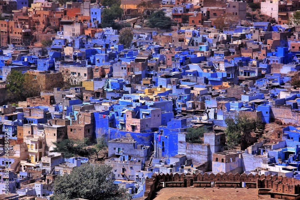 Vue sur la ville de Jodhpur ou aussi appelée la ville bleue depuis le Fort de Mehrangarh qui la surplomple