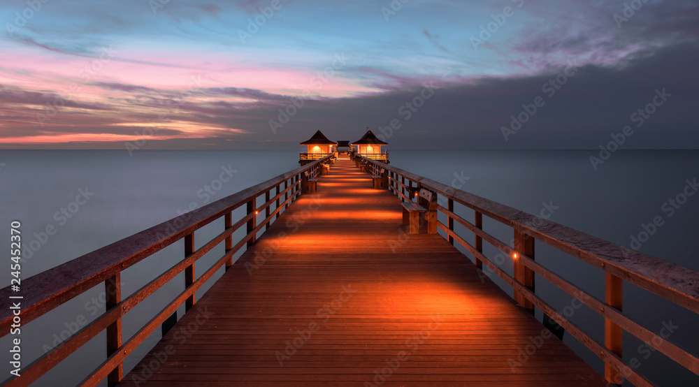 Fototapeta premium Sunset over the Gulf of Mexico from Naples Pier in Naples, Florida