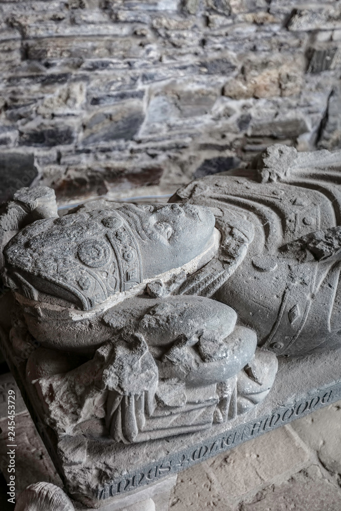 Fotografie Carved John MacKinnon Effigy in Iona Abbey