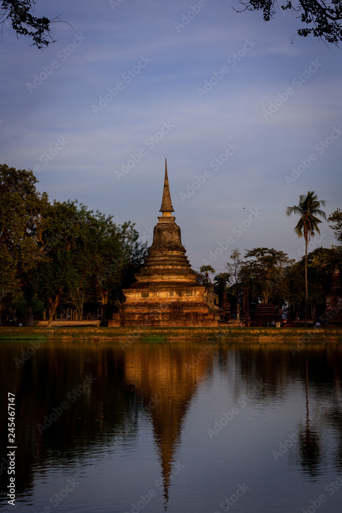 Fototapeta premium Temple complex in Sukothai, Thailand.