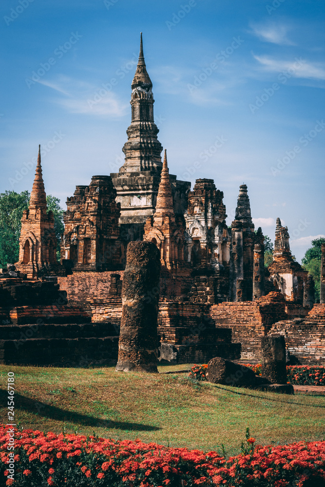 Fototapeta premium Temple complex in Sukothai, Thailand.