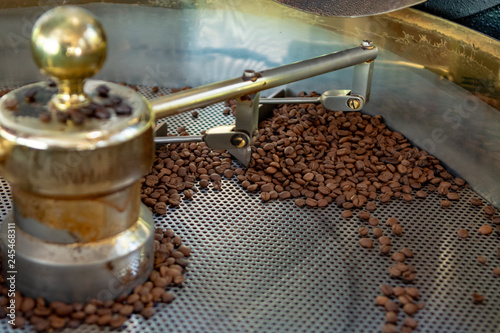 Fotografía Traditional method of roasting dried organic arabica  coffee beans in roster wit