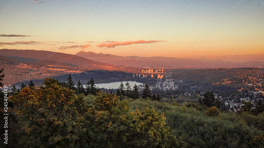 Fototapeta premium Fraser Valley At Dusk From Burnaby Mountain - Fall