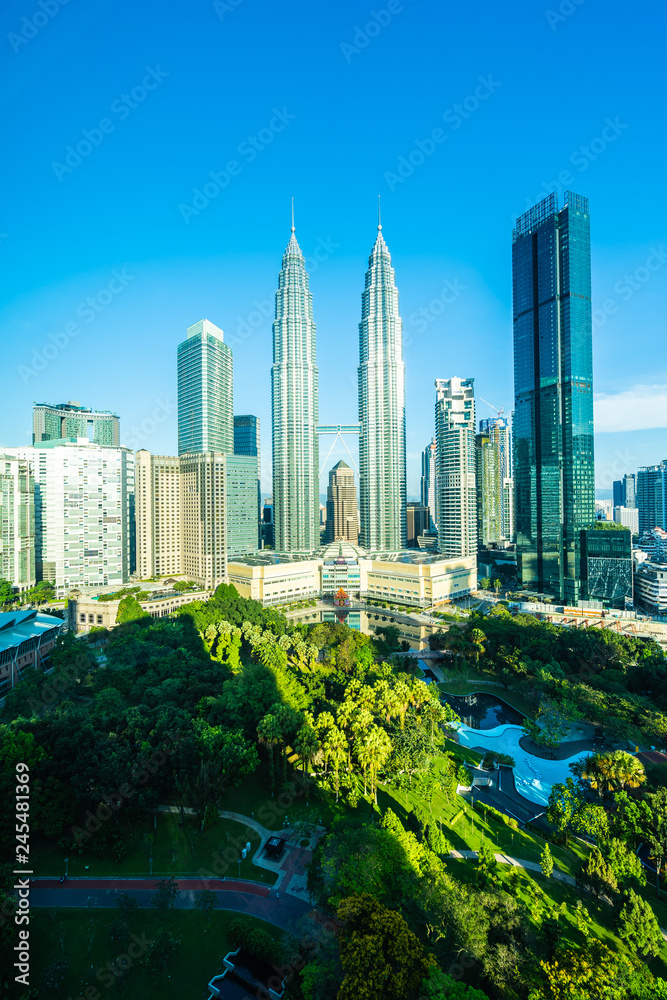 Fototapeta premium Piękna architektura budynku na zewnątrz miasta w panoramie kuala lumpur