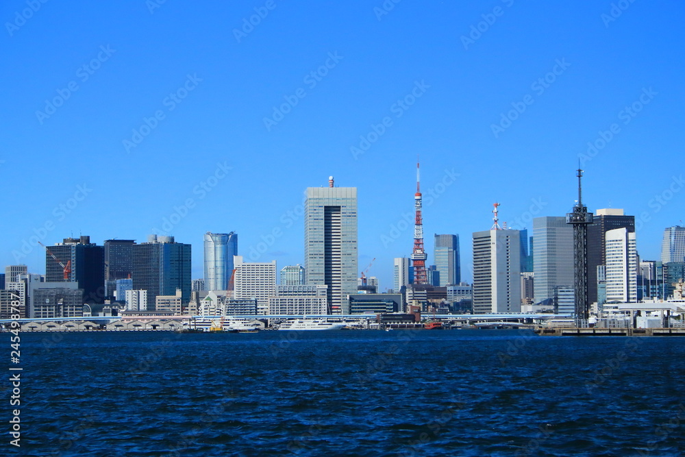 豊洲ふ頭から東京タワー方面を撮影（豊洲市場）