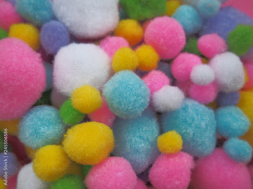 bunte Wattekugeln bunte Wattekugeln