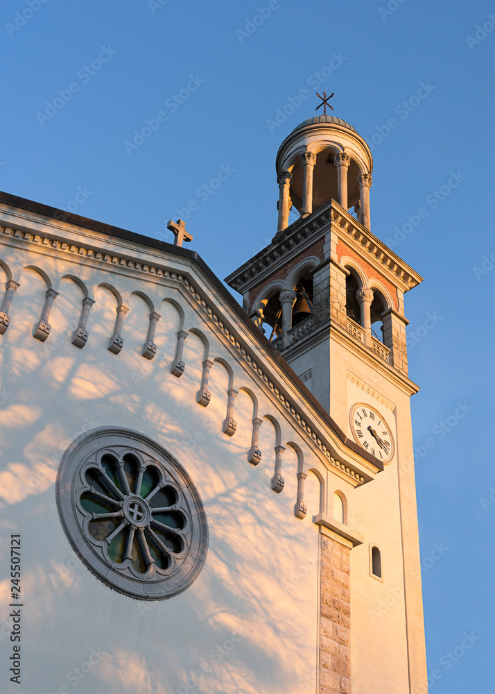 Fototapeta premium Catolic church with a small dome on top