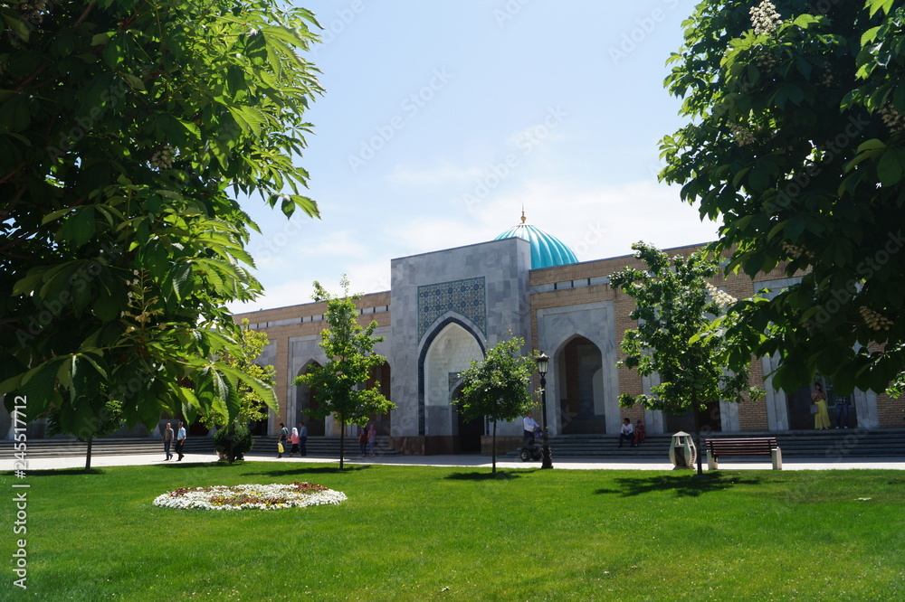 Obraz premium beautiful park in Samarkand