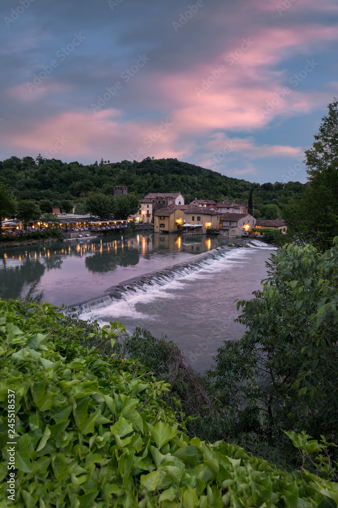 Obraz premium Borghetto Sunset View