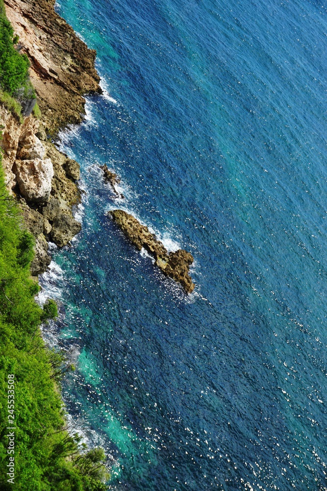 Die Küste von Kuba – minimalistisch und wie mit einer Drohne fotografiert von oben