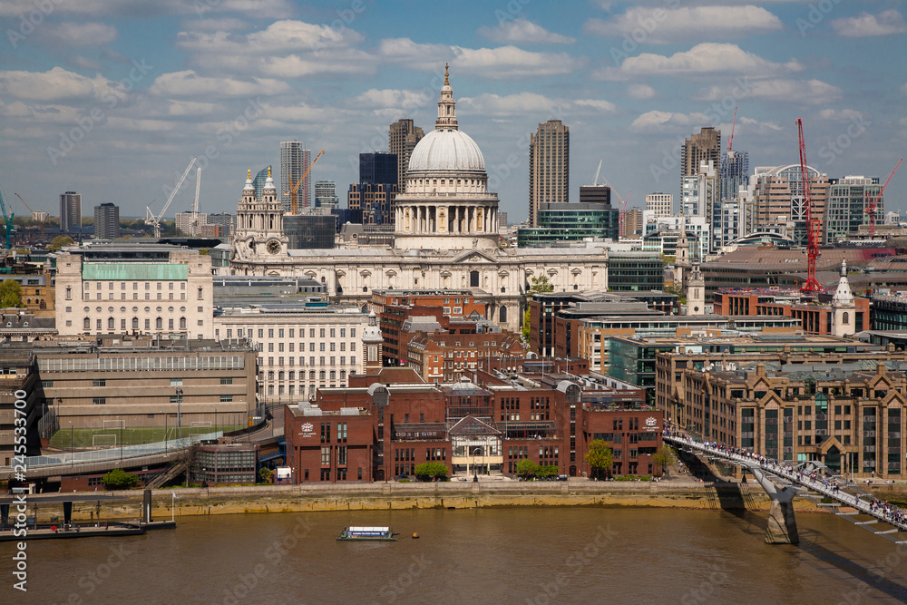 St. Paul's Cathedral and the financial area of Canary Wharf. London