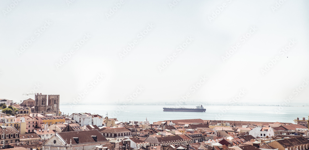 Obraz premium Skyline view of the city of lisbon in Portugal