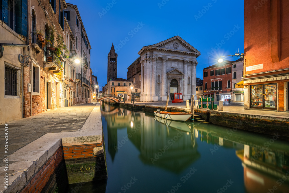 Romantische Gassen in Venedig, Italien