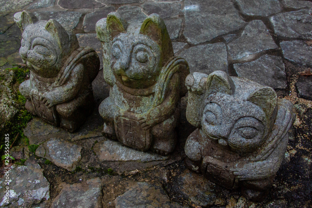 Stony Japanese beckoning cat figurines Stony Japanese beckoning cat figurines