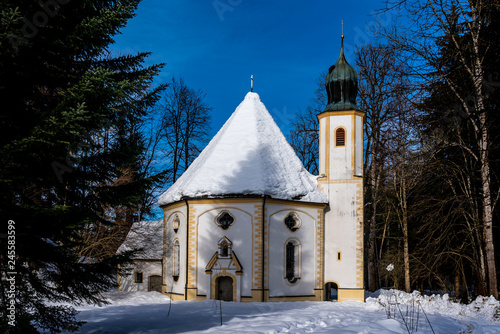 Wallfahrtskirche "Maria im Elend" im Winter in Dietramszell