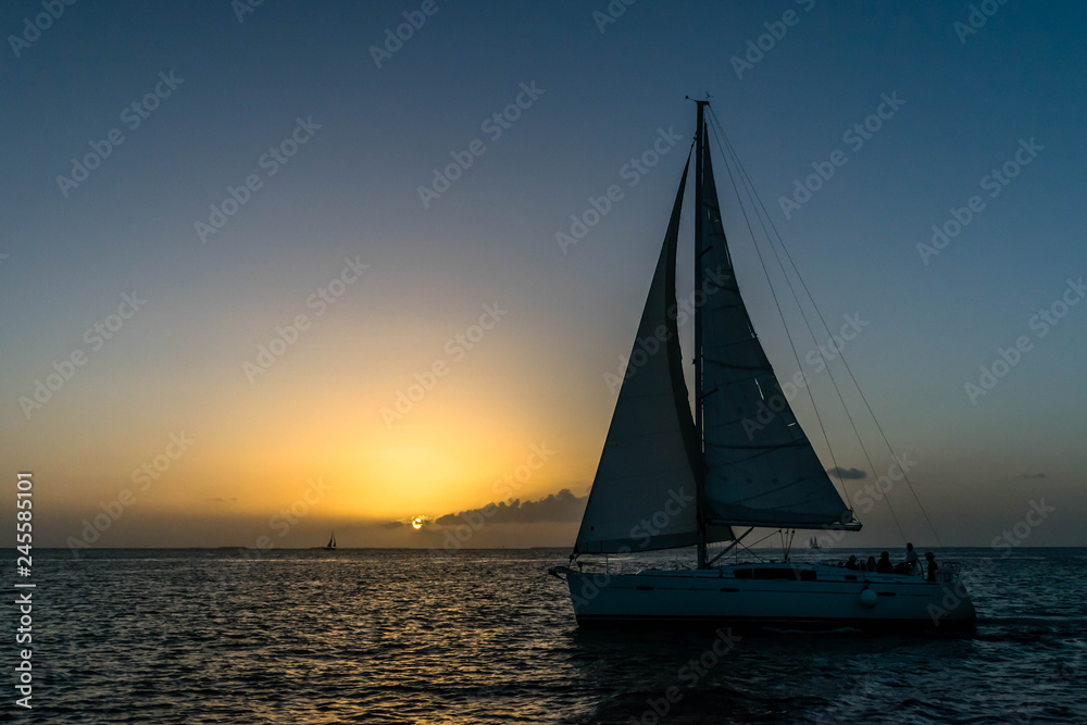 Fototapeta premium Sail boat and Sunset