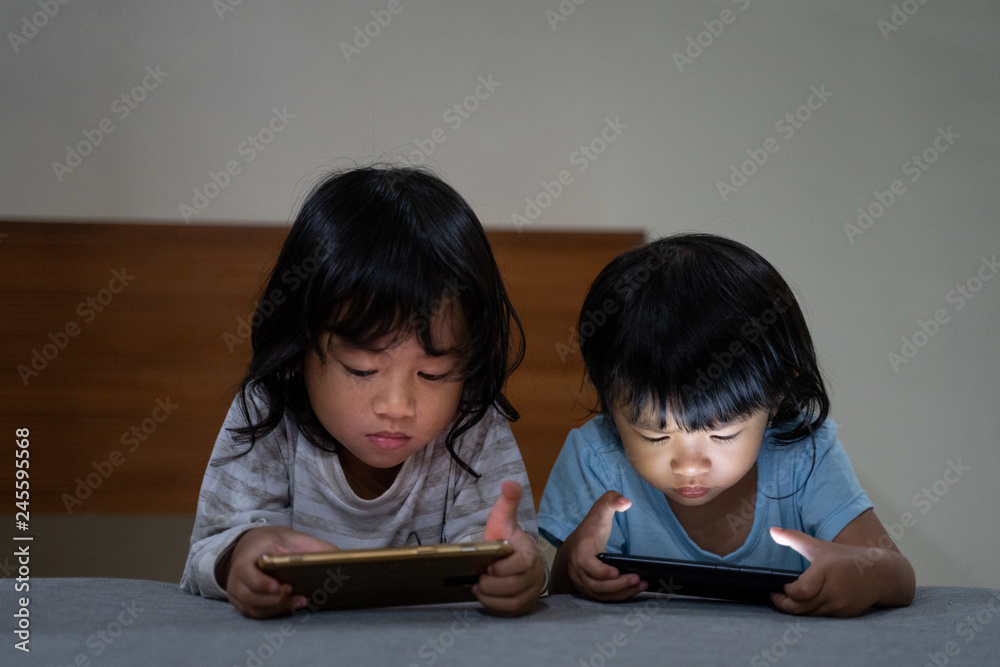 kids with smartphone kids with smartphone