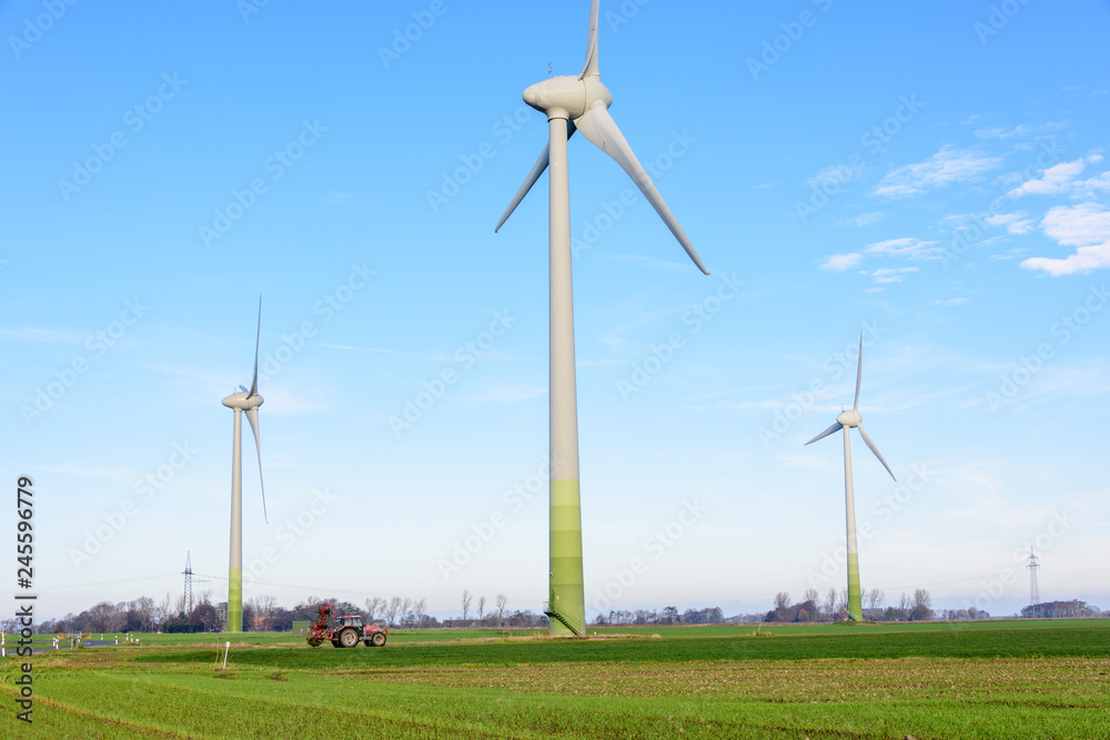 Windkraftanlagen zur ökologischen Stromversorgung sind in der windreichen ostfriesischen Küstenregion ideal zu betreiben. Windkraftanlagen zur ökologischen Stromversorgung sind in der windreichen ostfriesischen Küstenregion ideal zu betreiben.