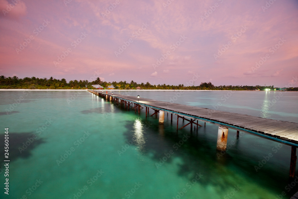 Fototapeta premium Boardwalk on the beach