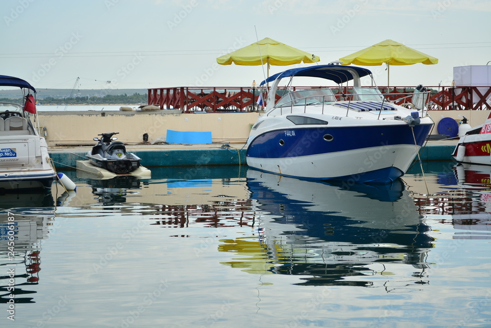 Obraz premium boats in harbor