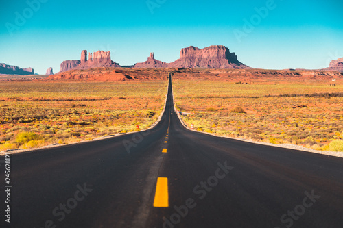 Obraz na płótnie Long road in Monument Valley at sunset, USA w salonie