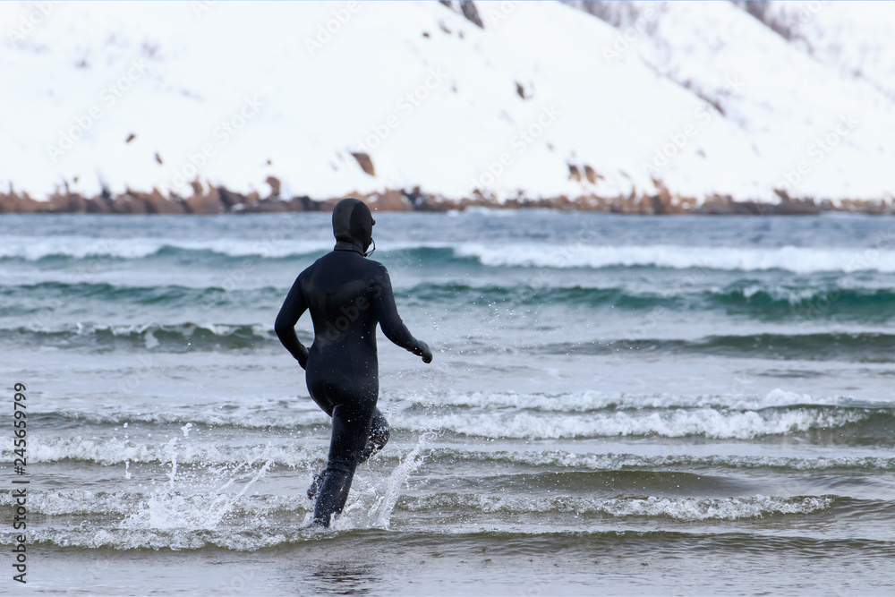 Extreme activities - surfing in winter waves with snow mountains landscape! Extreme and fun! A trip to the Russian North to surf in show white tundra is a great trip adventure! Freestyle lifestyle Extreme activities - surfing in winter waves with snow mountains landscape! Extreme and fun! A trip to the Russian North to surf in show white tundra is a great trip adventure! Freestyle lifestyle