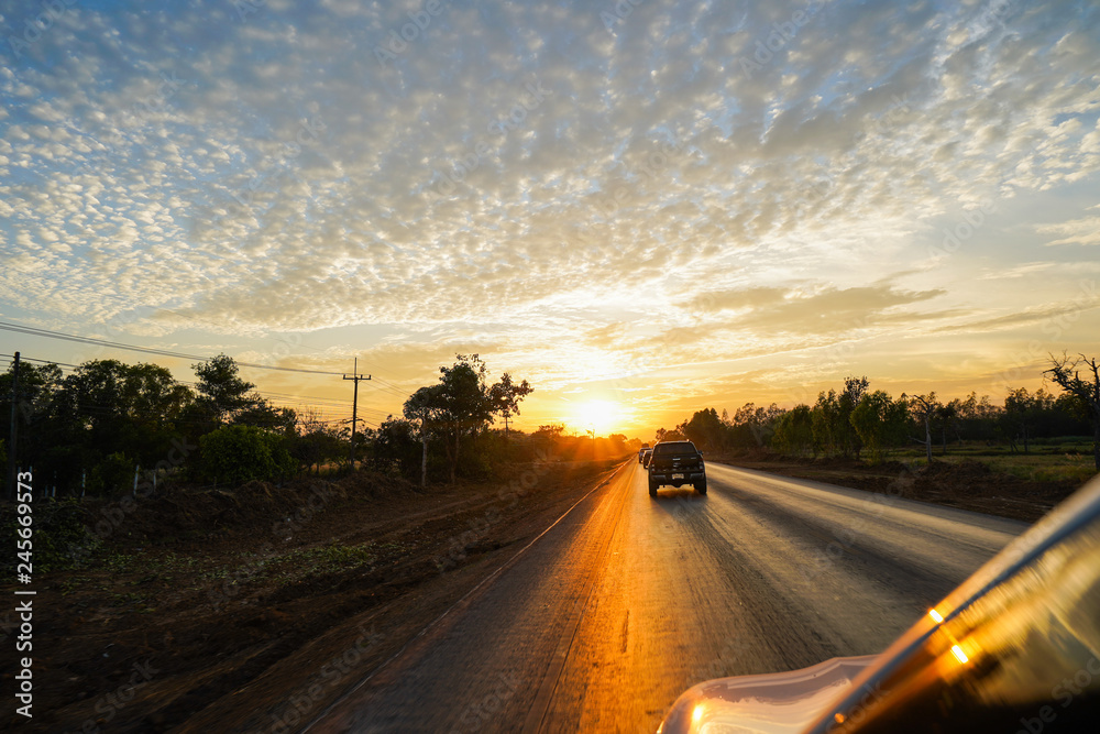 Naklejka premium road in the sunset