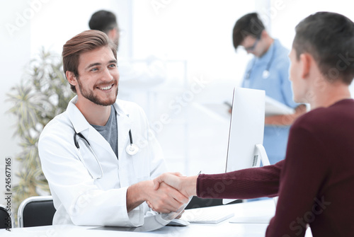 handshake between doctor and patient