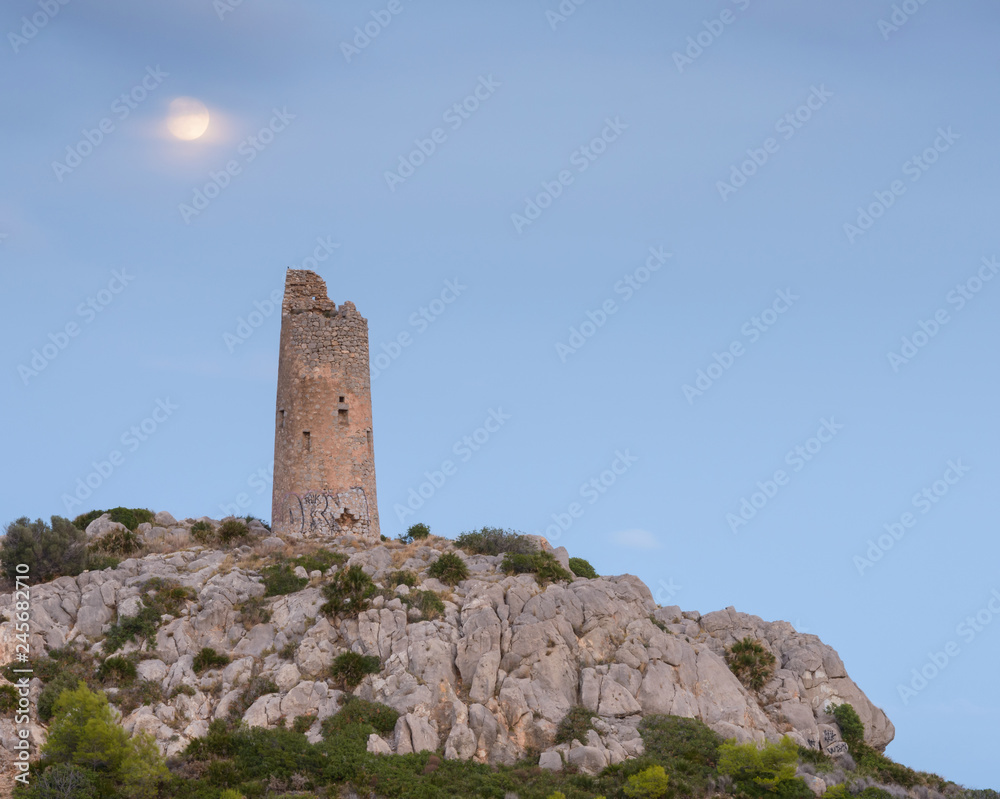 Torre de La Colomera bajo la luz de la luna. Orpesa. Provincia de Castellón. España