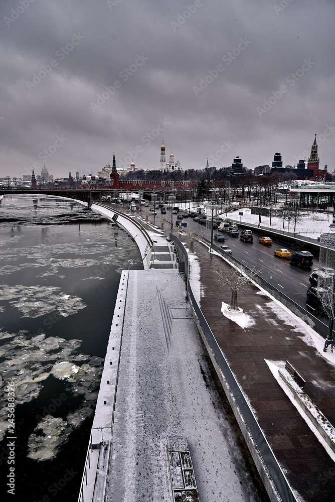 Moskvoretskaya embankment in winter, view towards the Kremlin