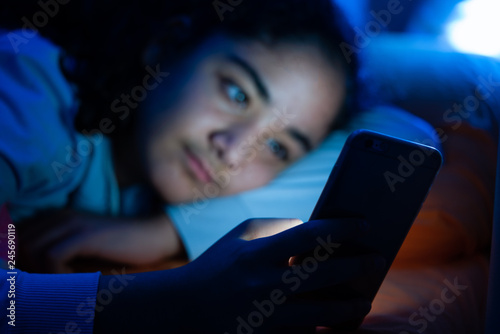 Tableau sur toile smartphone, sleep, sleepless and young girl