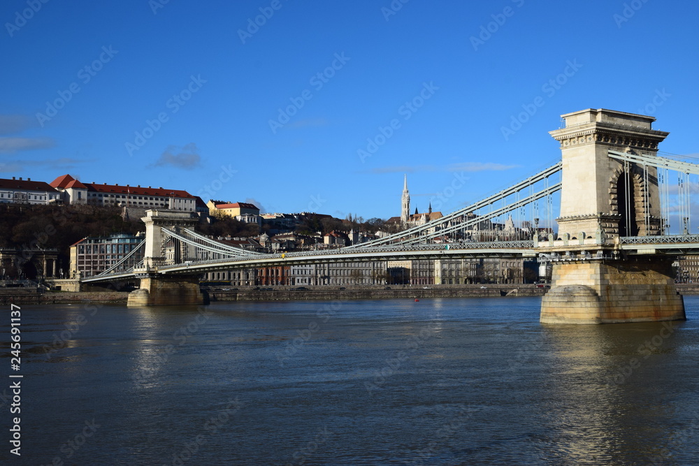 Fototapeta premium Budapest - Danube and Chain Bridge