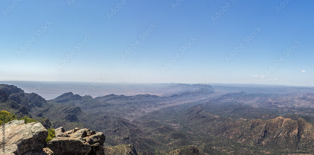 Obraz premium Panorama view of Flinders Ranges Taken from St Mary's Peak