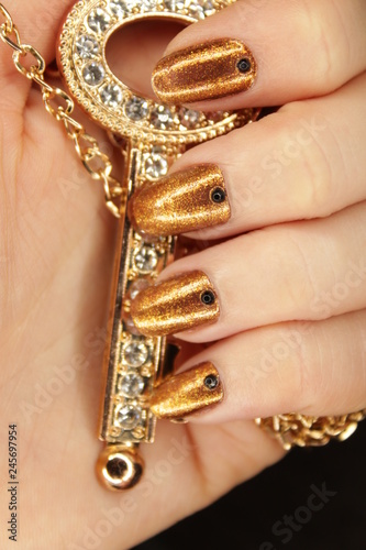 New Year's manicure, Christmas nail color, golden diamond key